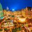 Mercado de Natal sob o céu azul
