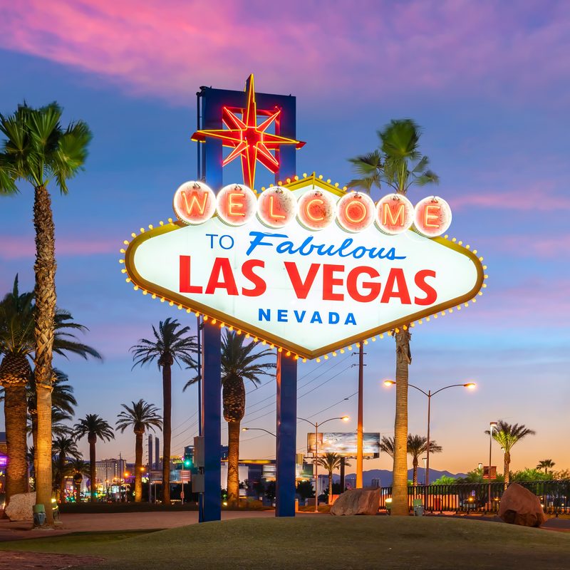 Letreiro Welcome to Fabulous Las Vegas ao entardecer