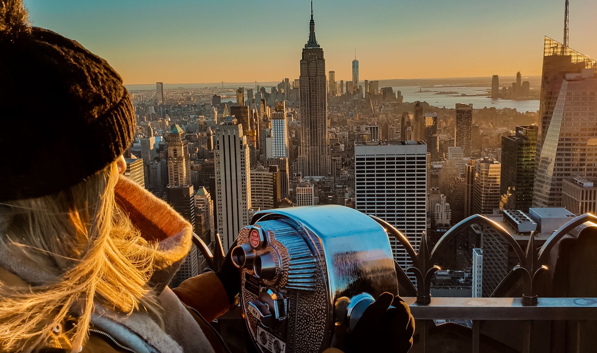 Mirante com binóculo e vista para o Empire State
