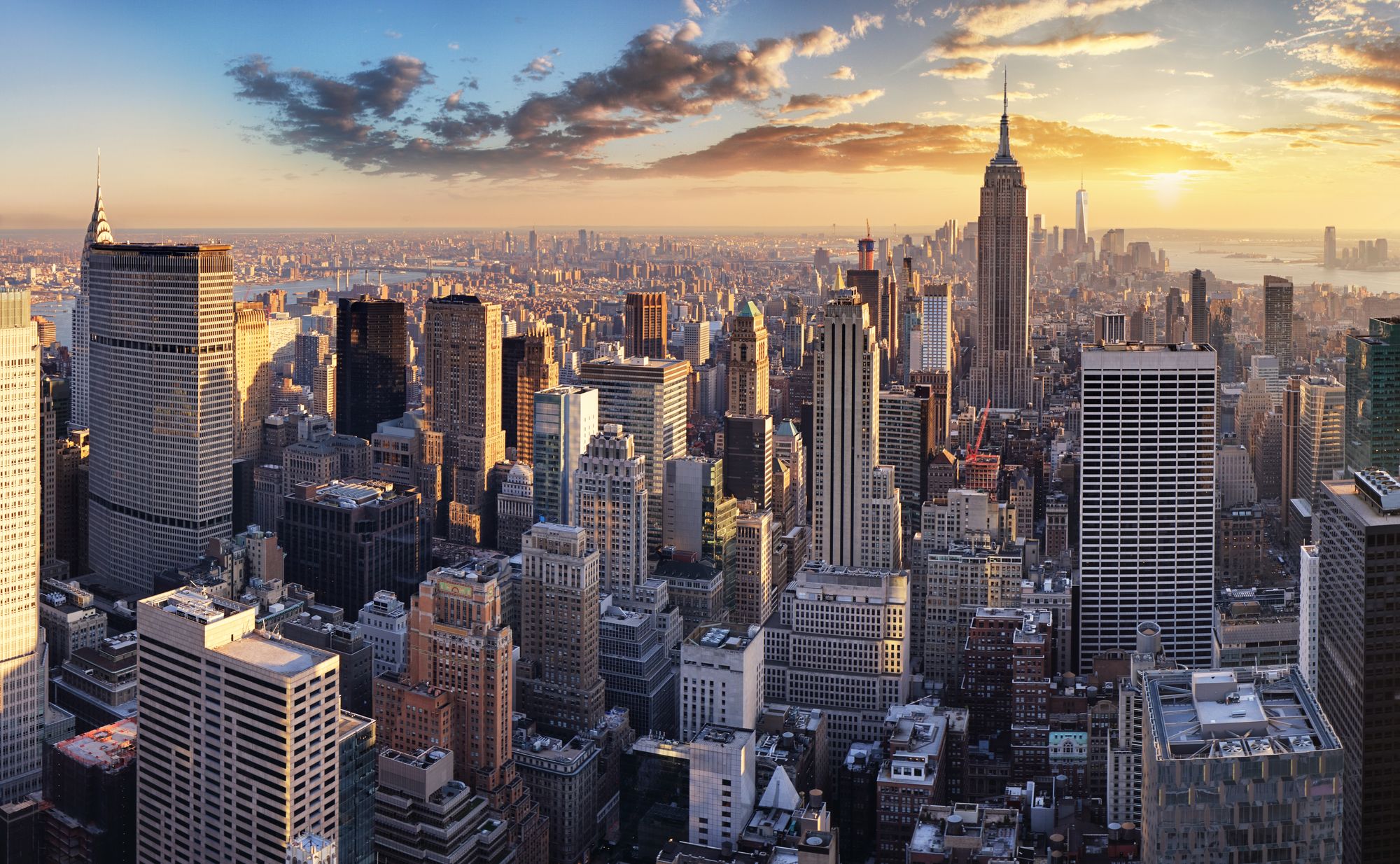 Skyline de Manhattan com o Empire State ao pôr do sol